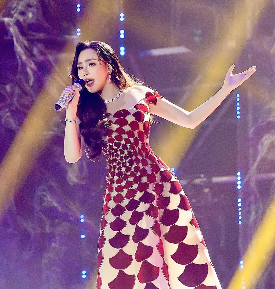 ca sĩ hồ quỳnh hương 2025